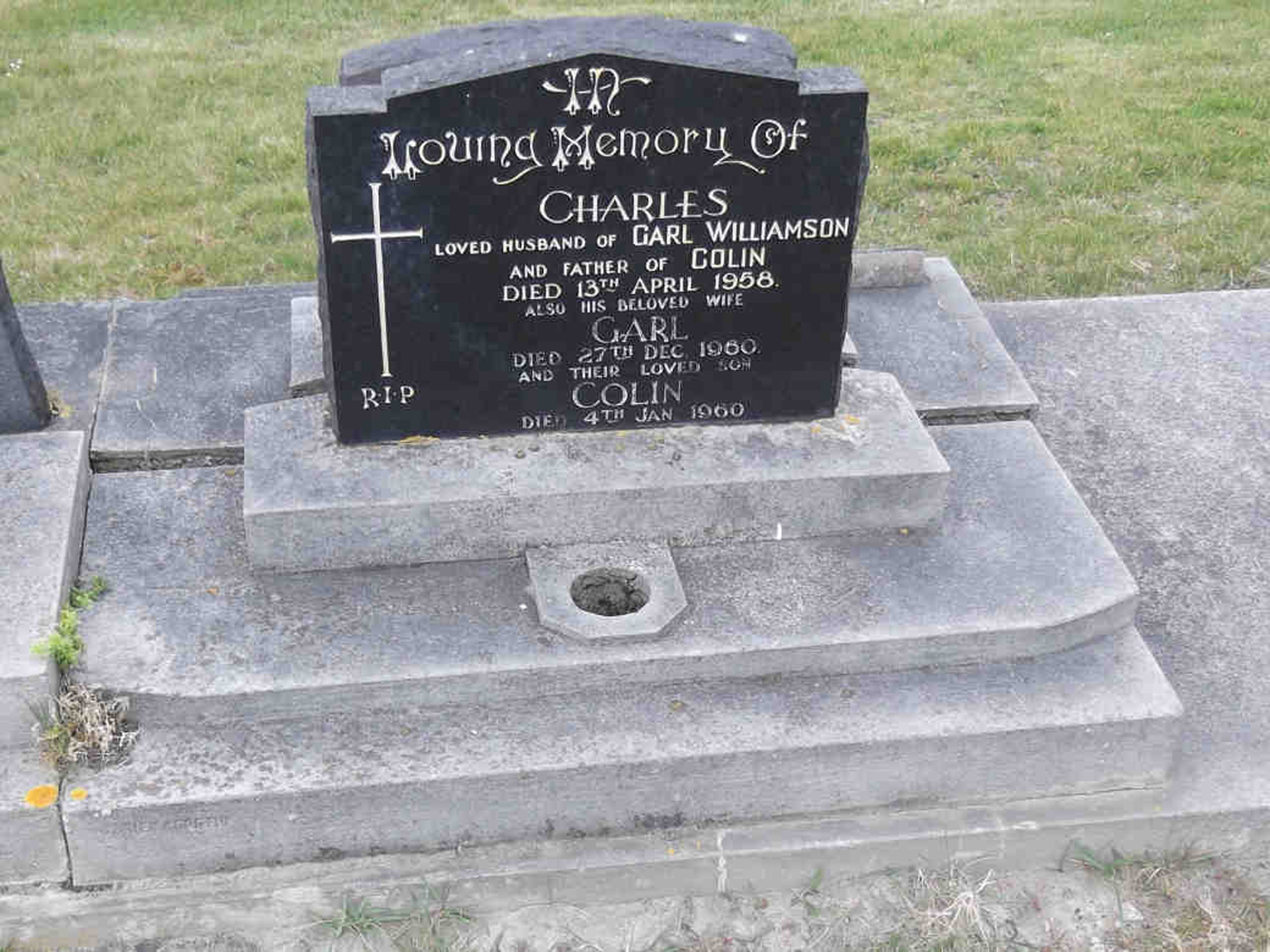 Photo of headstones/Edith Abigail Mclennan d 1960  hdstn Dunedin